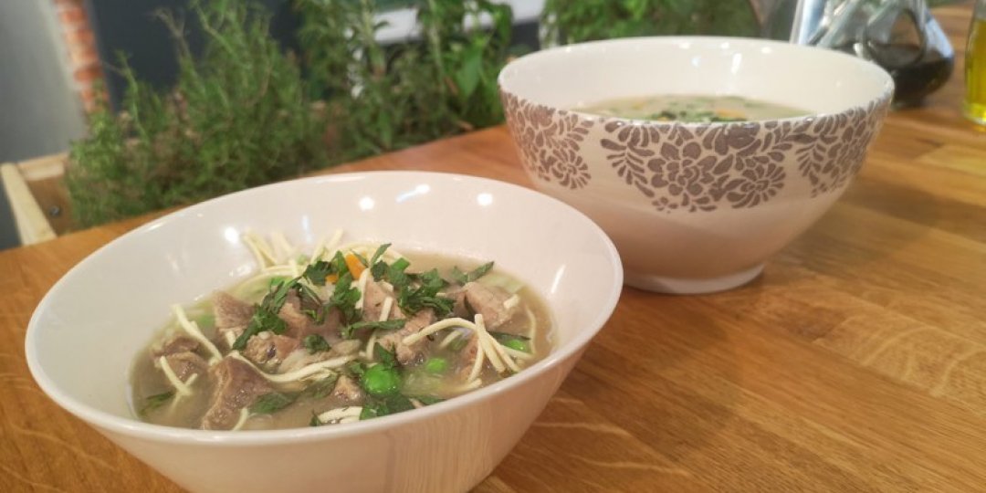Πικάντικη σούπα με noodles και μοσχαρίσιο κρέας από το Βιετνάμ - Images