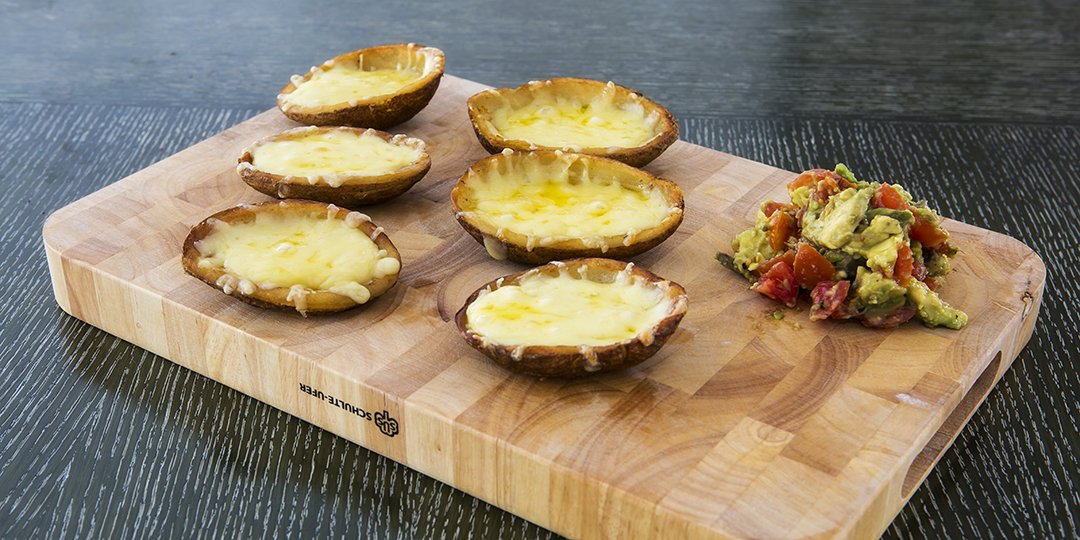 Πατάτες γεμιστές με τυρί, ντομάτα, αβοκάντο και ξινή κρέμα - Images