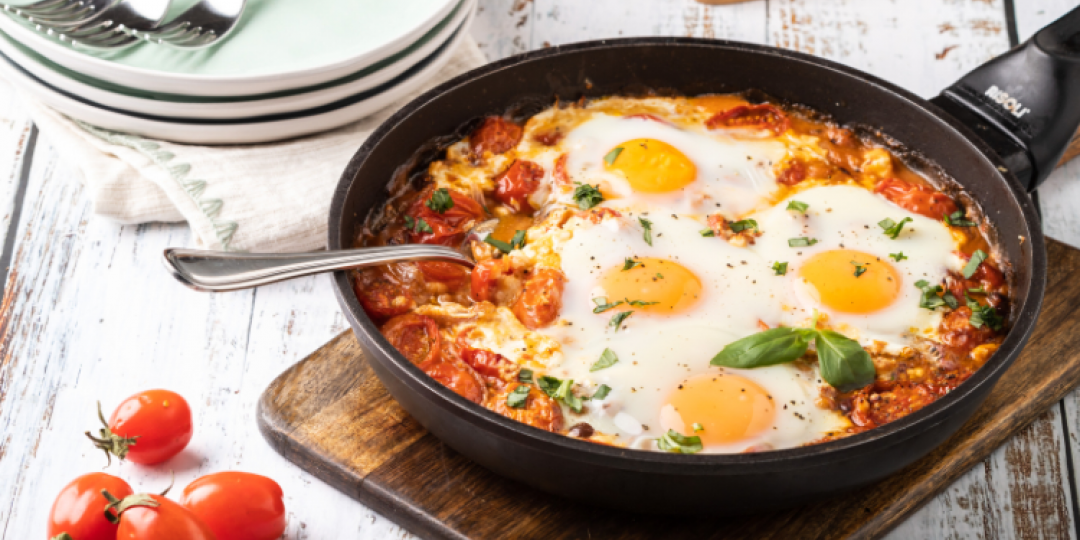 Ψητά αυγά με φέτα και ντοματίνια - Images