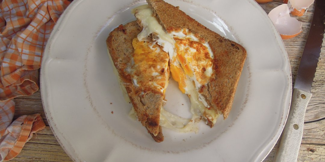 Σάντουιτς γεμιστό με αυγό και τυρί - Images