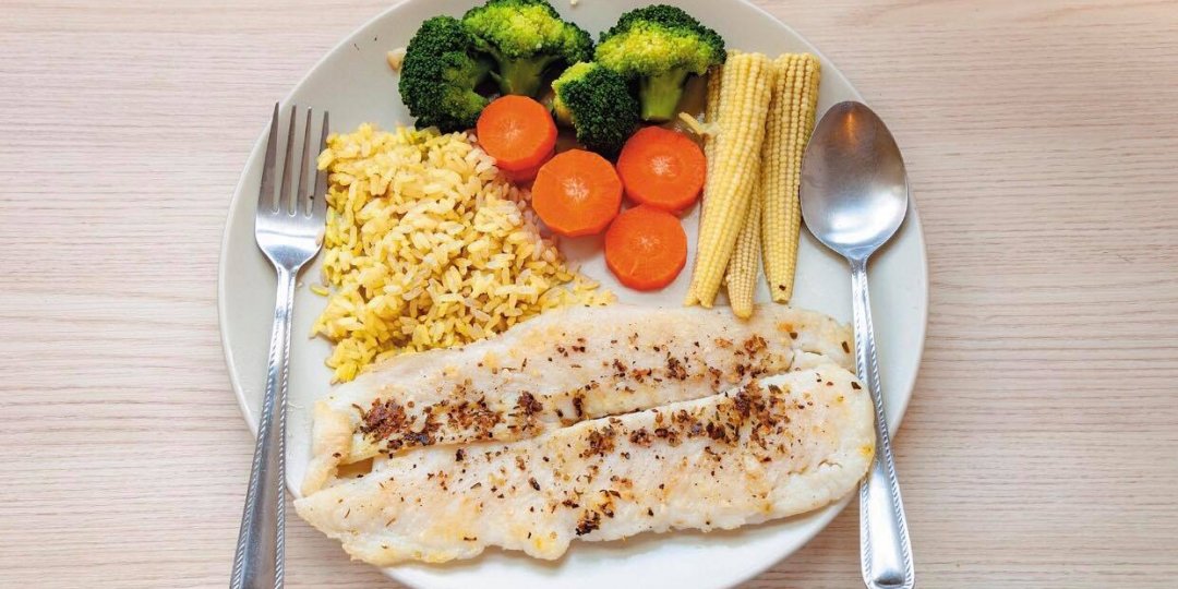 Ψάρι και ρύζι με κρόκο Κοζάνης - Images
