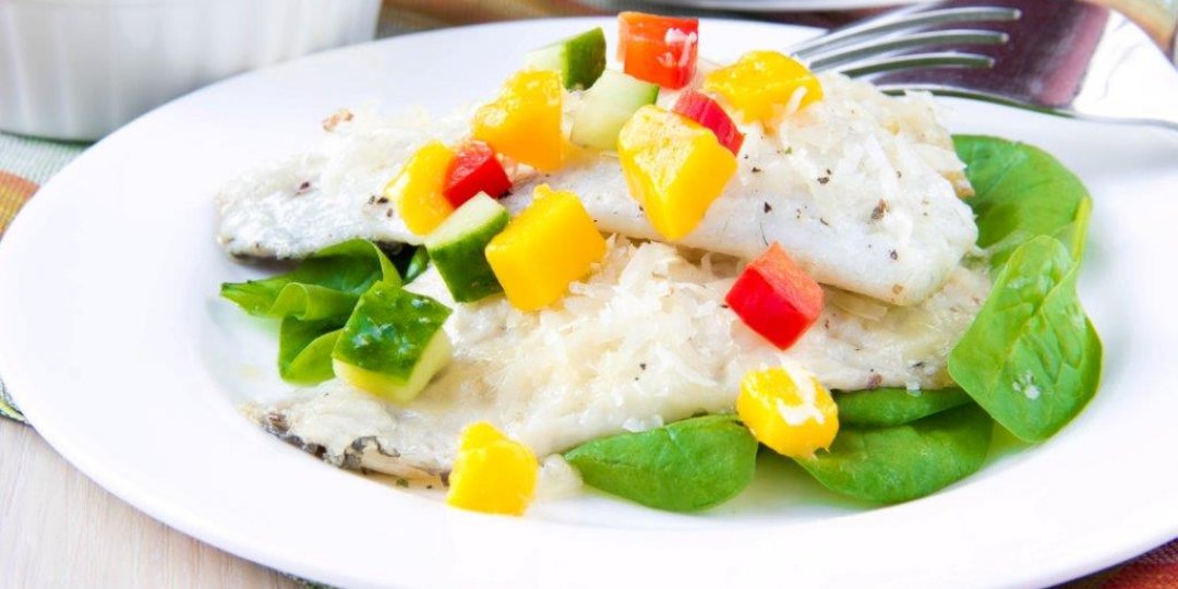  Μία υπέροχη σαλάτα με αβοκάντο και μάνγκο όπου συνοδεύεται  με ψάρι  φιλέτο  FOODSAVER - Images