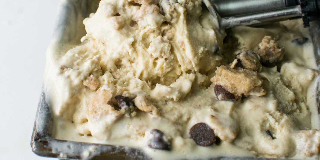 Παγωτό με γεύση βανίλια και μπισκότα βρώμης MORNFLAKE - Images
