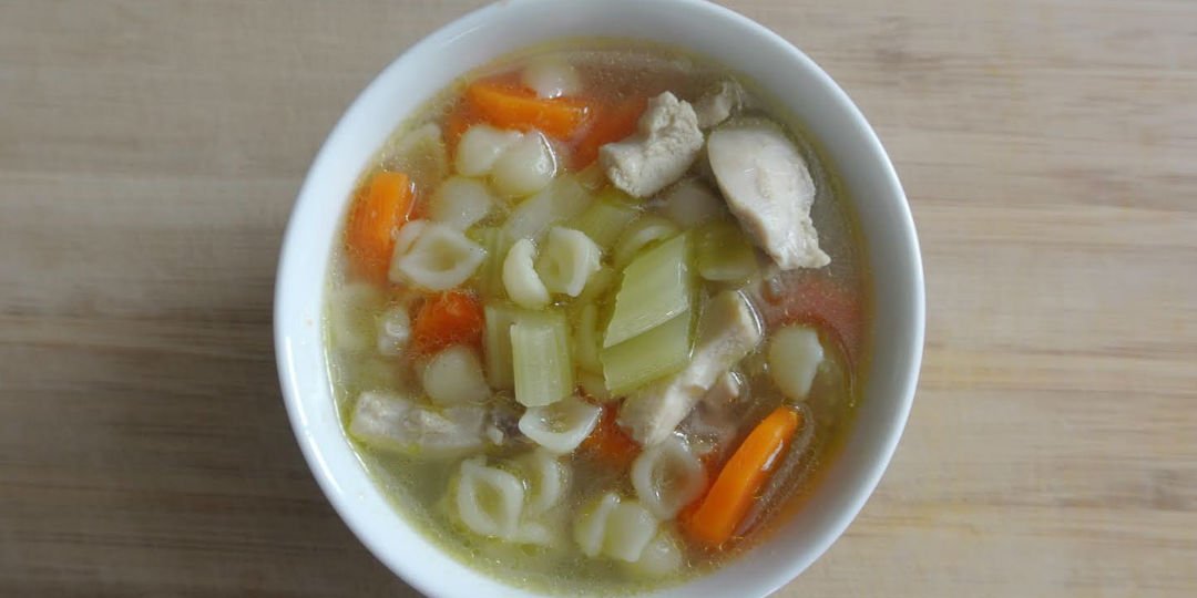 Καλοκαιρινή σούπα κοτόπουλο με κοχυλάκια - Images