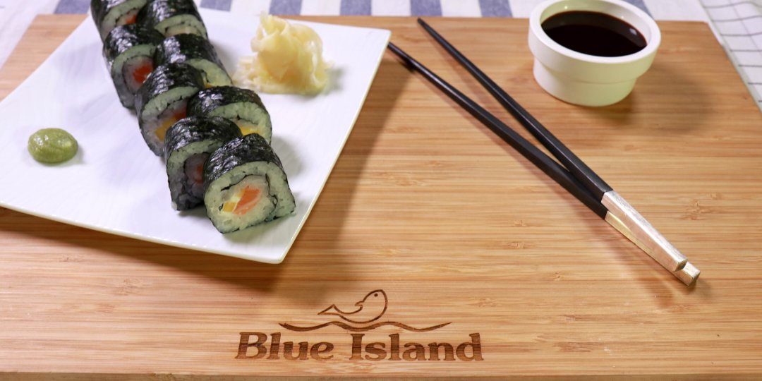 Maki με φρέσκο σολομό Blue Island, κρεμώδες τυρί και μάνγκο  - Images