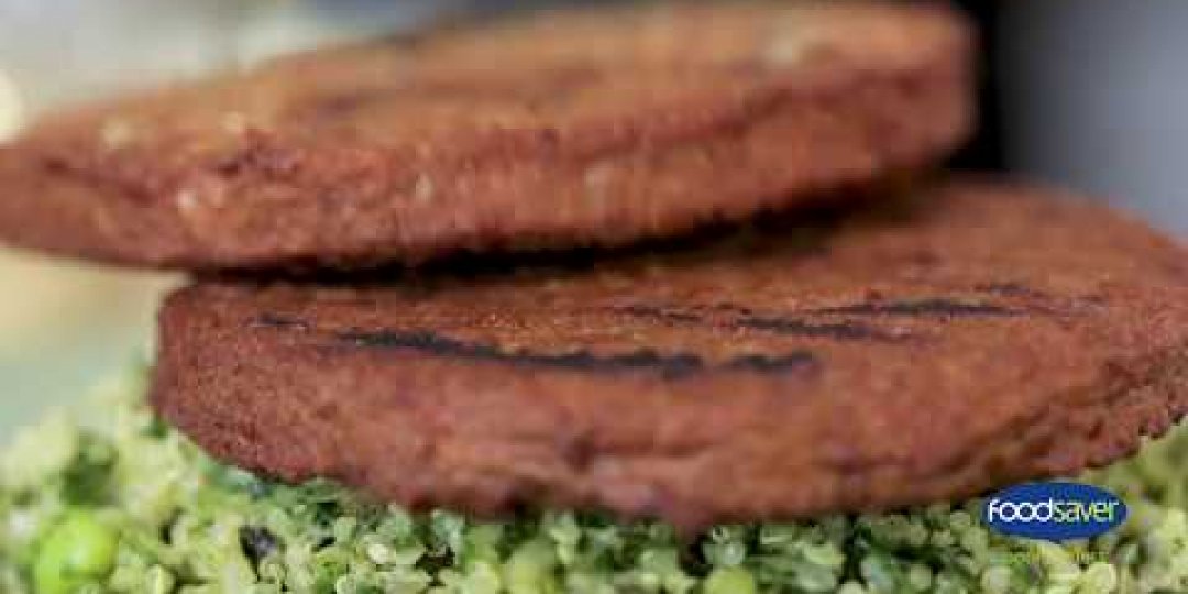 "The Vegetarian Butcher" FOODSAVER με ζεστή σαλάτα Quinoa - Κεντρική Εικόνα