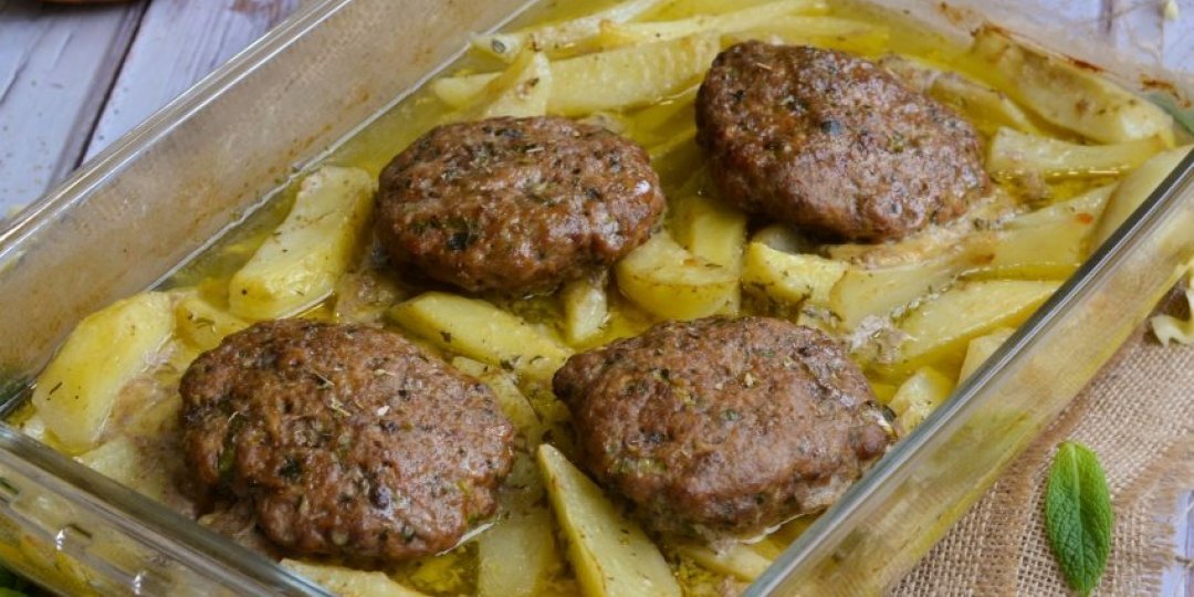 Μοσχαρίσια μπιφτέκια γεμιστά στο φούρνο με πατάτες - Images
