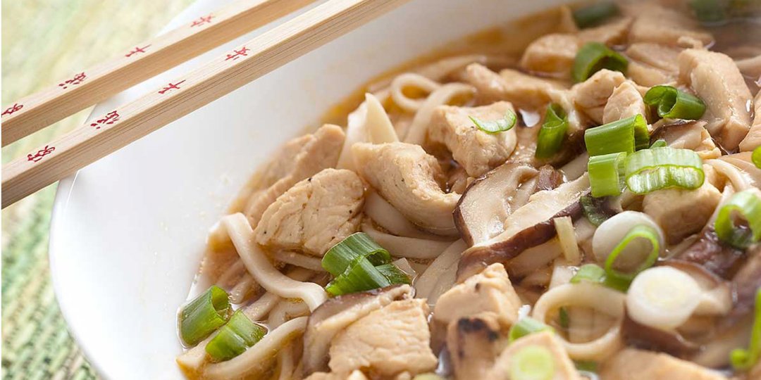 Σούπα noodles με κοτόπουλο, τσίλι και τζίντζερ  - Images