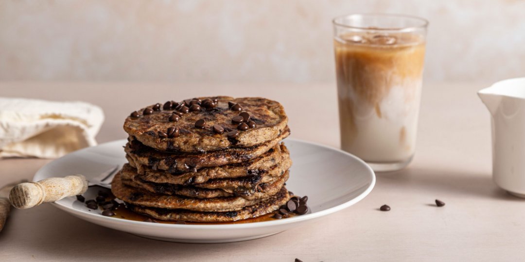 Πανεύκολα pancakes βρώμης με ρόφημα αμυγδάλου & κομματάκια σοκολάτας - Images