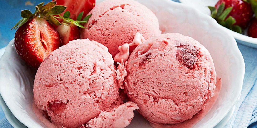 Παγωτό με φράουλα και βανίλια   - Images