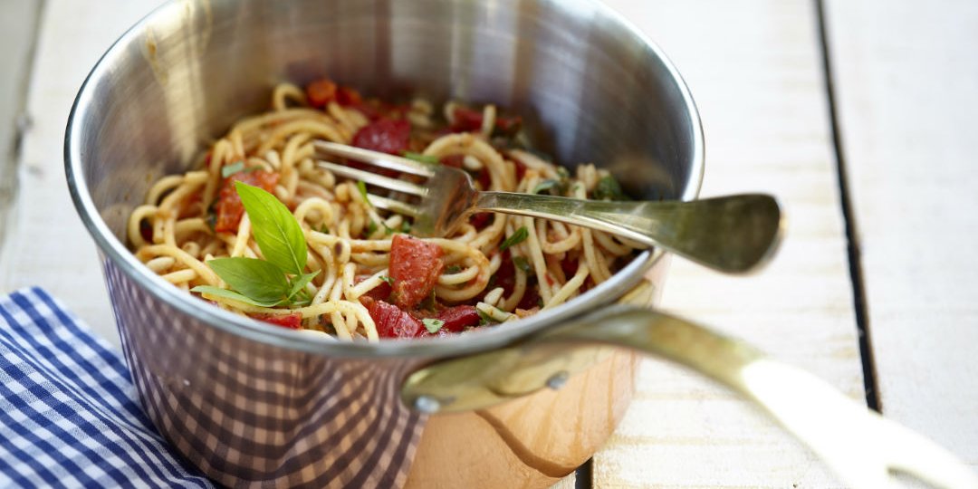 Σπαγγέτι με σάλτσα κόκκινης πιπεριάς - Images