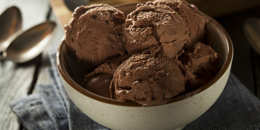 Παγωτό με μαύρη σοκολάτα  - Images