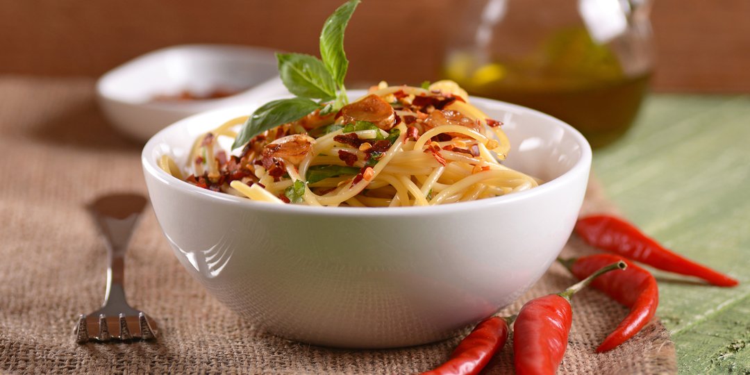 Σπαγγέτι με σκόρδο και καυτερή πιπερίτσα  - Images