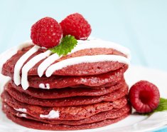 Red velvet pancakes με κρέμα τυριού - Images