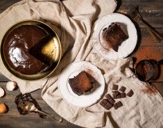 Αφράτο κέικ σοκολάτας με γλάσο, χωρίς μίξερ - Images