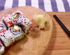 California sushi roll με φρέσκο σολομό Blue Island - Images