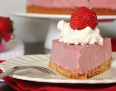 Cheesecake παγωτό με φράουλες  - Images