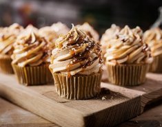 Cupcakes με βουτυρόκρεμα espresso & πραλίνα πεκάν - Images