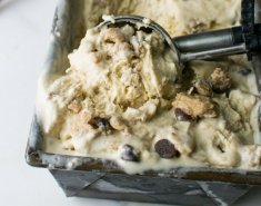 Παγωτό με γεύση βανίλια και μπισκότα βρώμης MORNFLAKE - Images