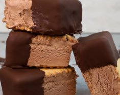 Το λατρεμένο παγωτό sandwich με σοκολάτα κουβερτούρα - Images
