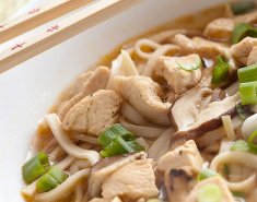 Σούπα noodles με κοτόπουλο, τσίλι και τζίντζερ  - Images