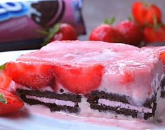 Παγωμένο Γλυκό με OREO Strawberry Cheesecake - Images