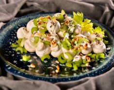 Σαλάτα με ωμά λευκά μανιτάρια και σέλινο - Images