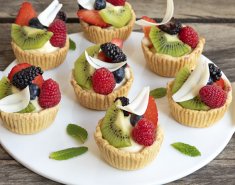 Ταρτάκια φρούτων με πατισερί λευκής σοκολάτας - Images