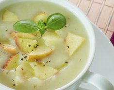 Σούπα με σελινόριζα και μήλο  - Images