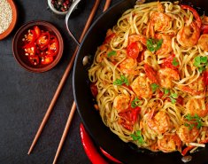 Noodles με γαρίδες και πιπεριές  - Images