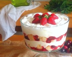 Trifle με φρούτα του δάσους - Images